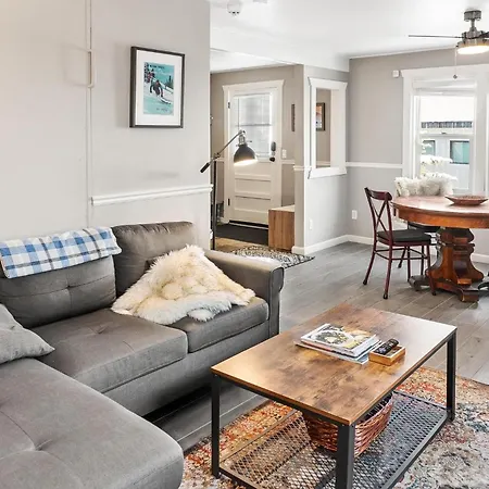 Stylish 2Br Mere Minutes From Skiing Main Street